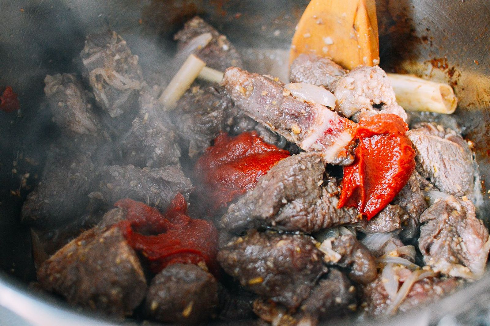 Adding tomato paste to marinated beef