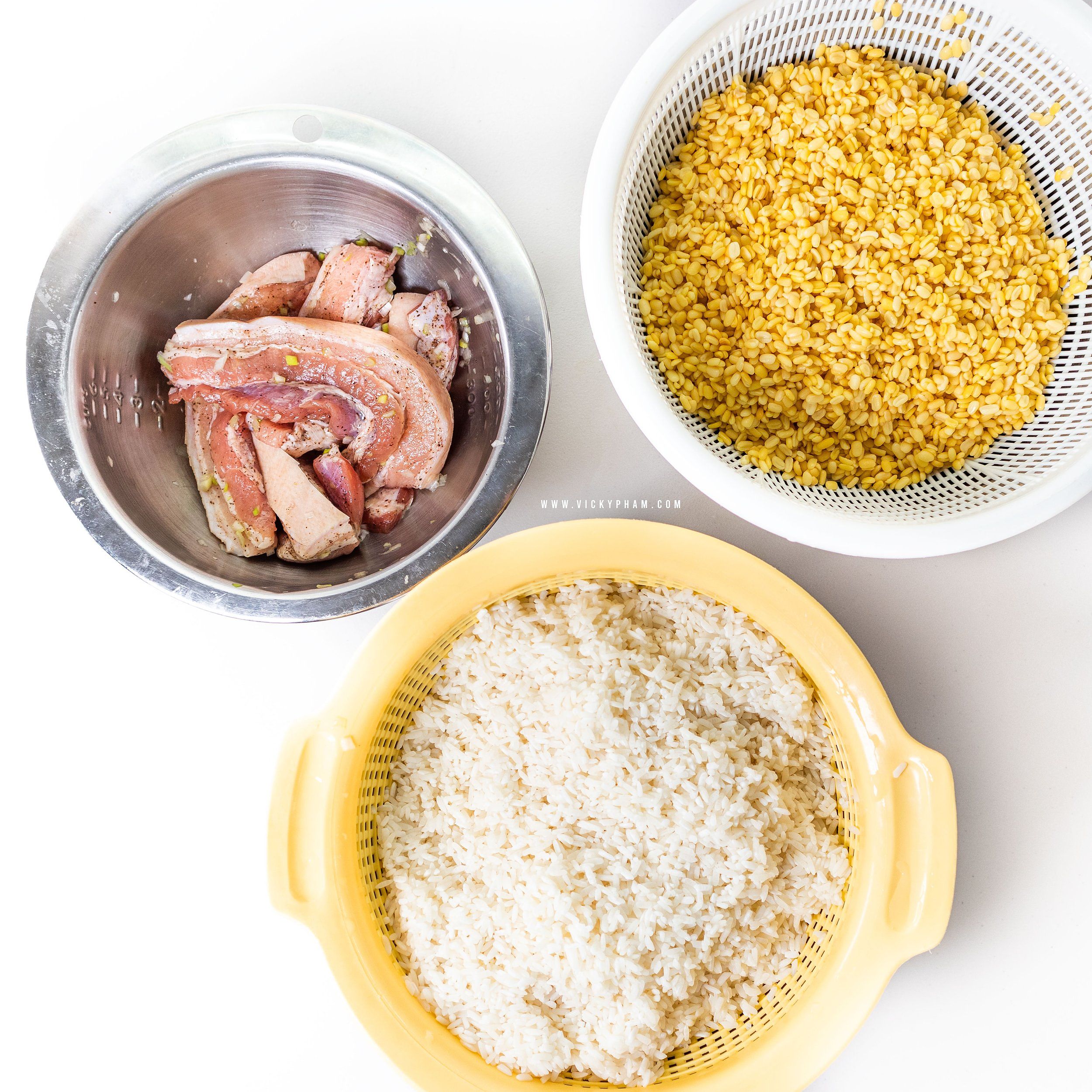 Marinated pork belly strips, presoaked and seasoned sweet rice and mung beans. We are ready to assemble!