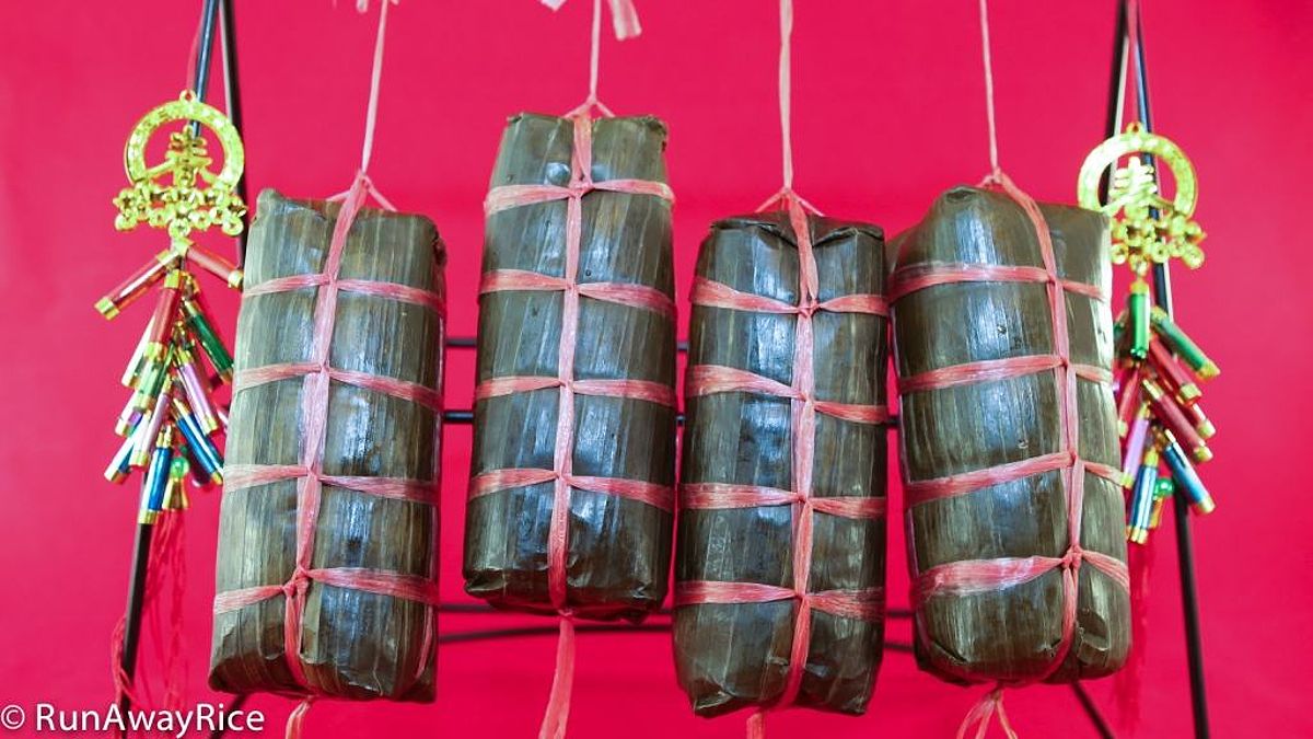 Sticky Rice and Mung Bean Cakes (Banh Tet) - Artfully Wrapped and Deliciously Good