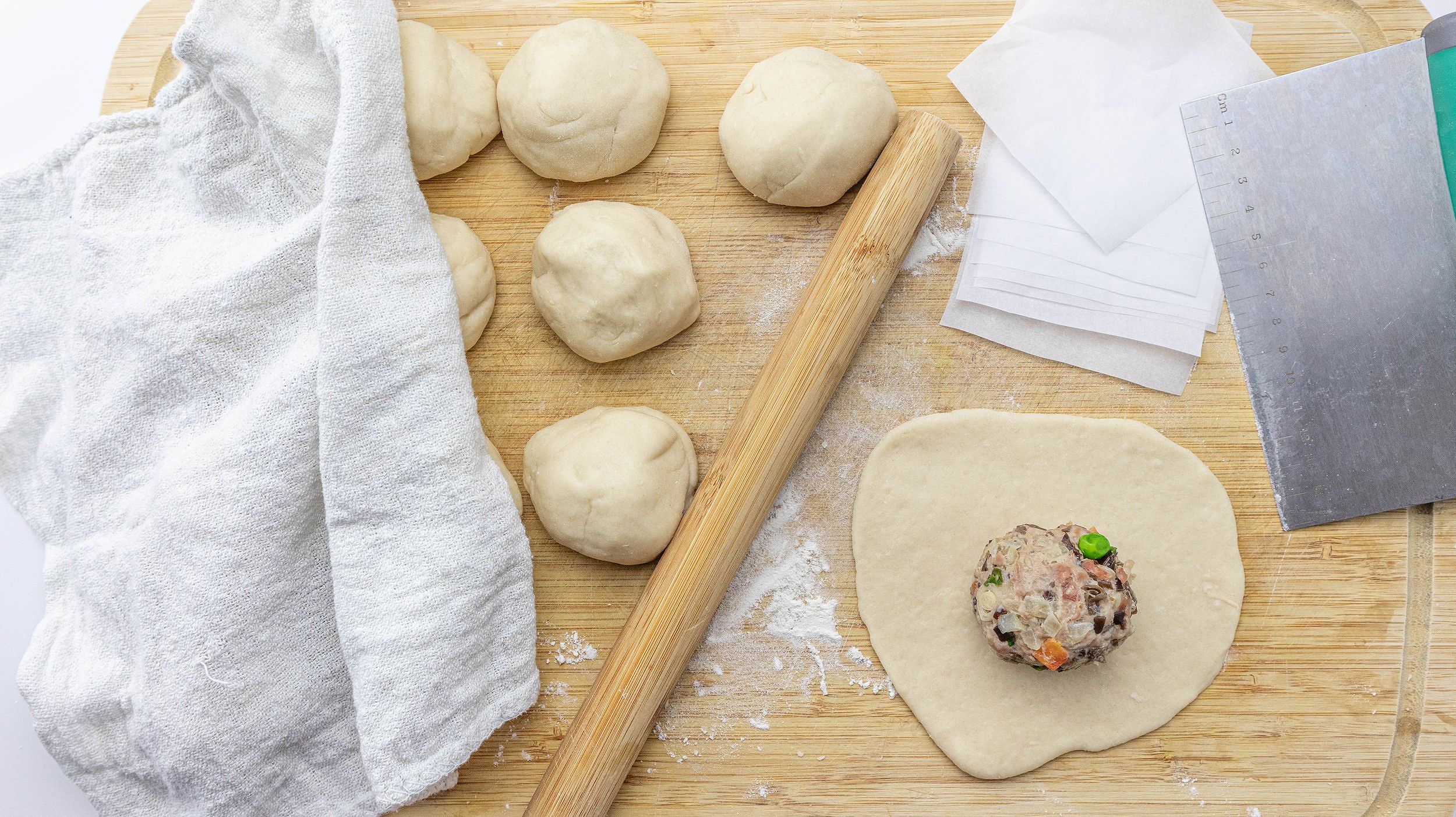 Wrapping banh bao