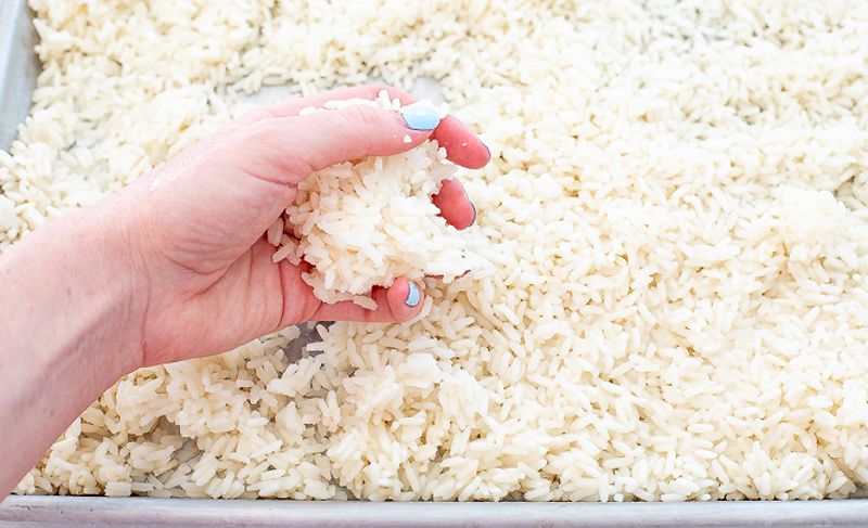 Breaking up clumps of cold rice