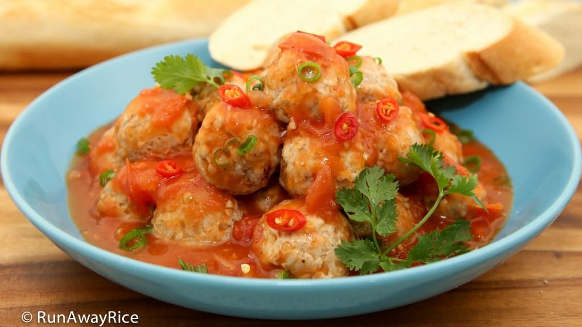 Vietnamese Meatballs (Xiu Mai) - flavorful pork meatballs in a rich tomato sauce